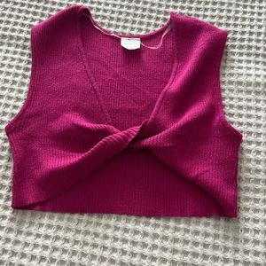 Magenta front twist top